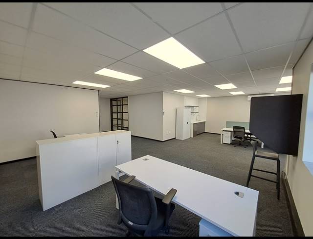 130M² OFFICE TO LET IN HYDE PARK